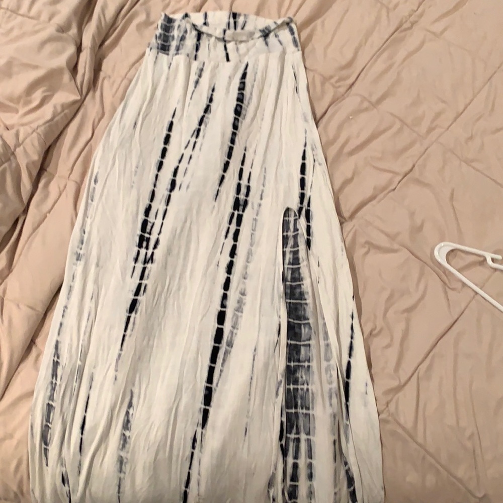 Maxi skirt with slit